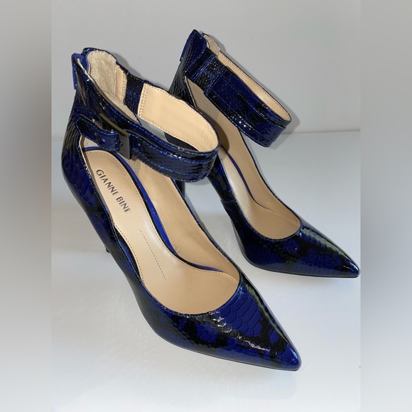 Gianni Bini 4” High Heel Pointed shoe with 1 1/2 Ankle Strap with back zipper - Picture 14 of 16